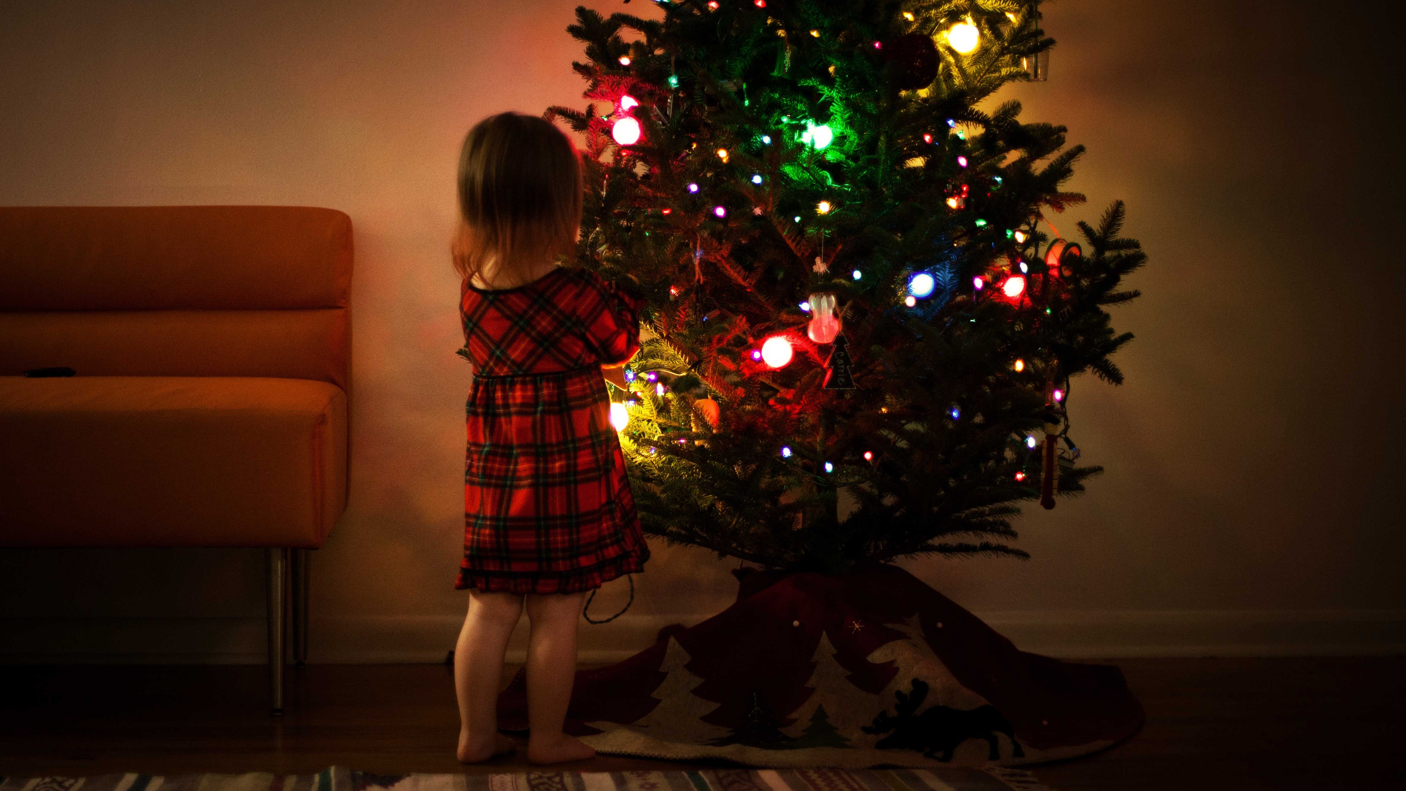 Ken jij 2 bijzondere kerst-elfjes die ons Christmas House willen openen? Kerstelf