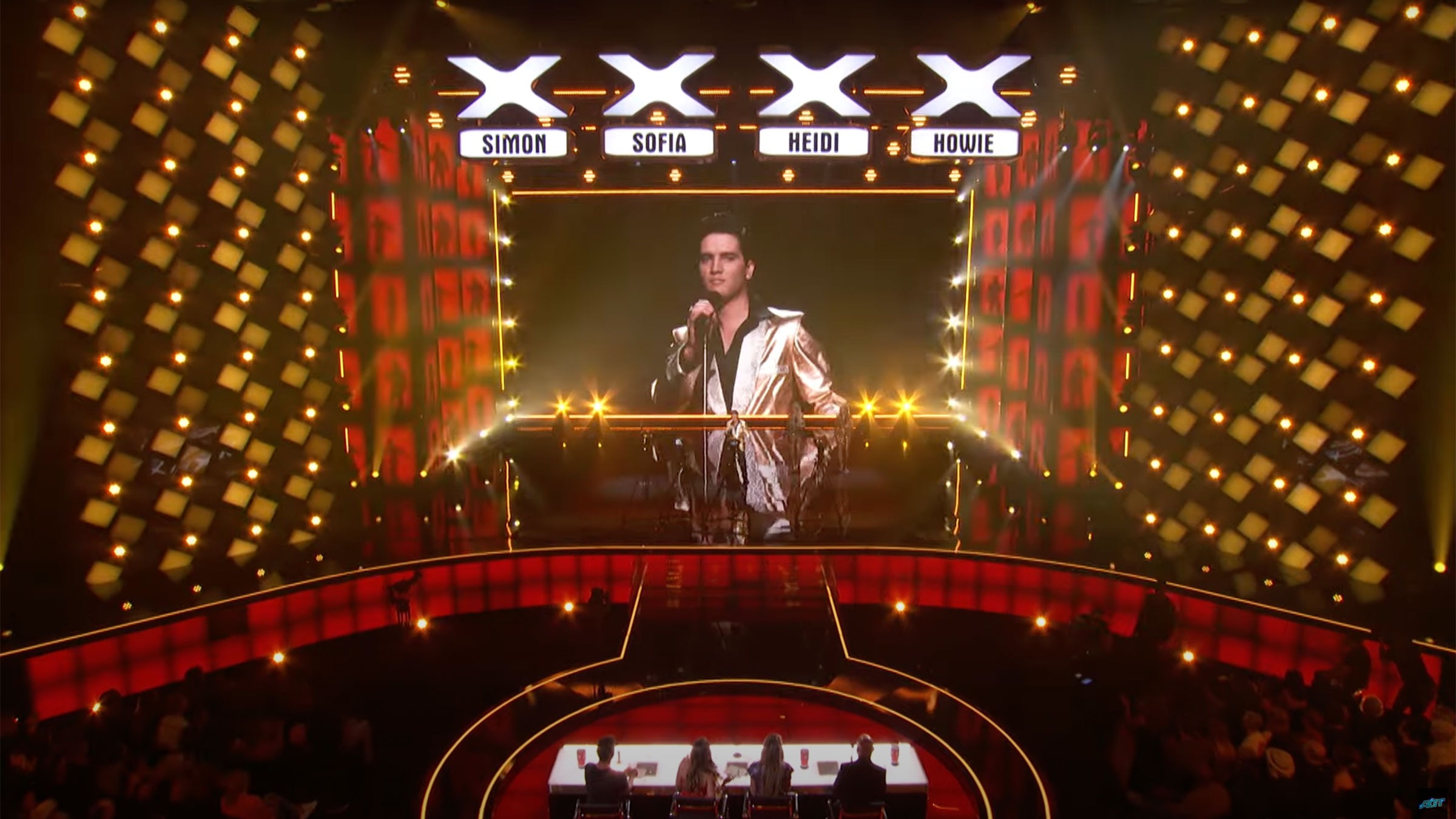 Vlaming Chris Umé brengt The King tot leven in finale America's Got Talent Chris agt