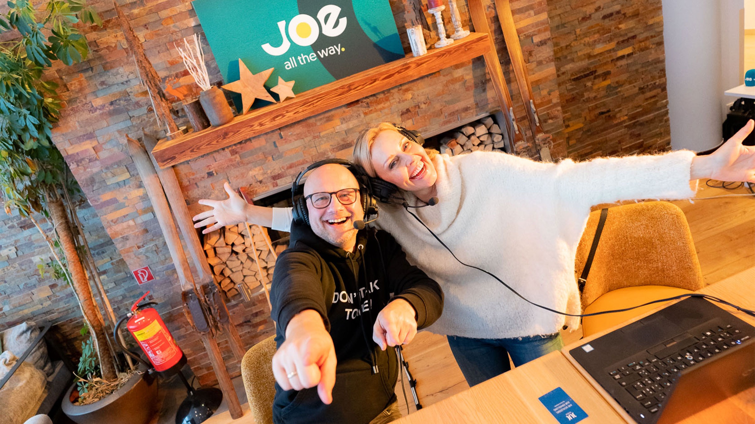 Joedelahiti! Raf & Rani jodelen in de Oostenrijkse sneeuw Joe ski 2022 1