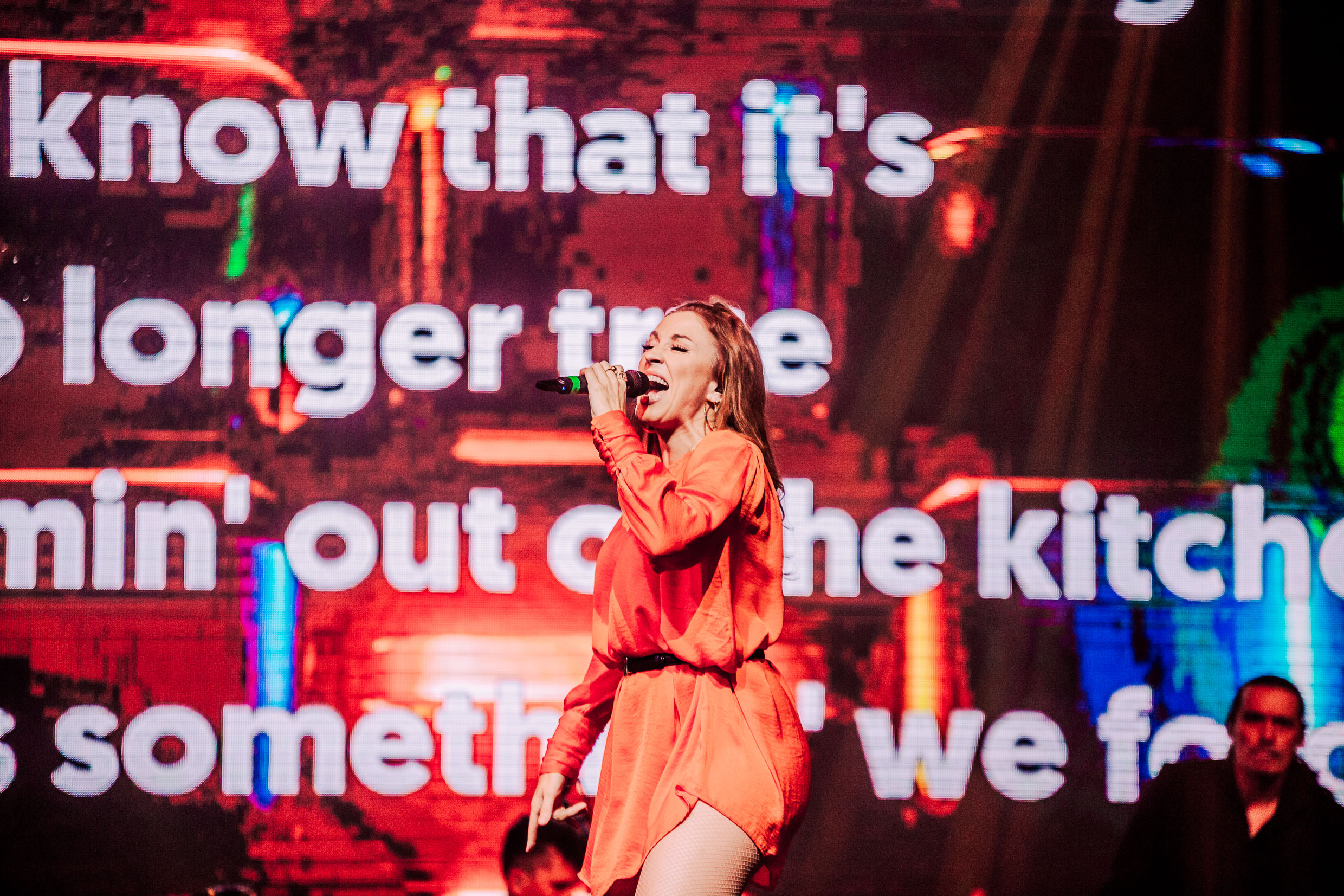 Wat. Een. Feest. ? Dit zijn de eerste beelden van de Top 2000 Singalong