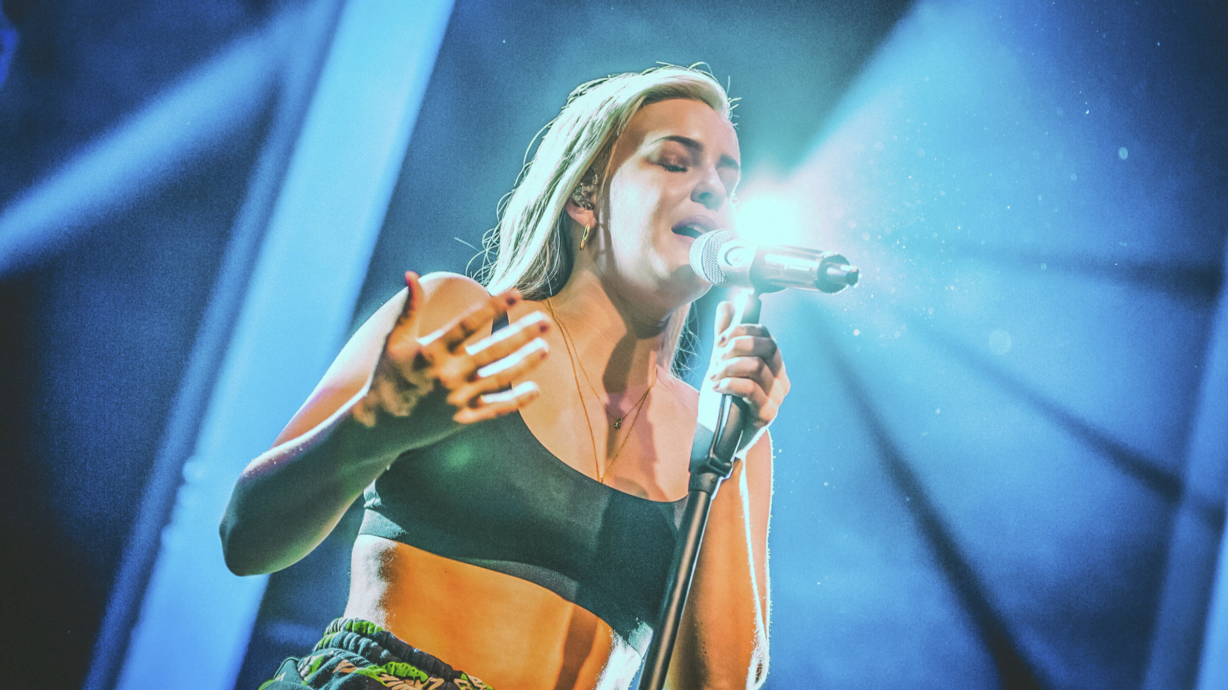 Win hier het nieuwe album van AnneMarie! Qmusic