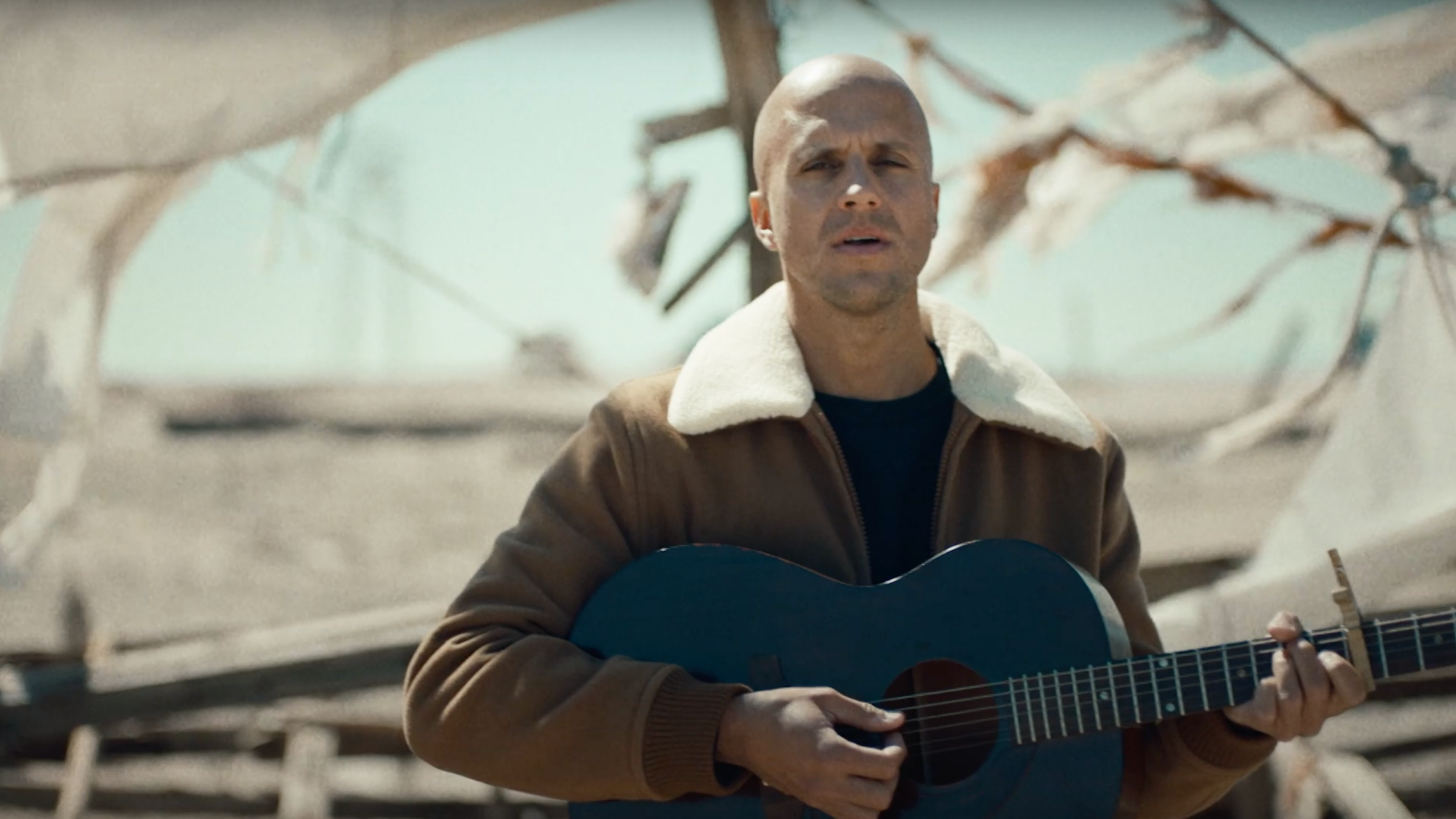 Milow Viert 10 Jaar Carrière Met Nieuwe Single Help Qmusic