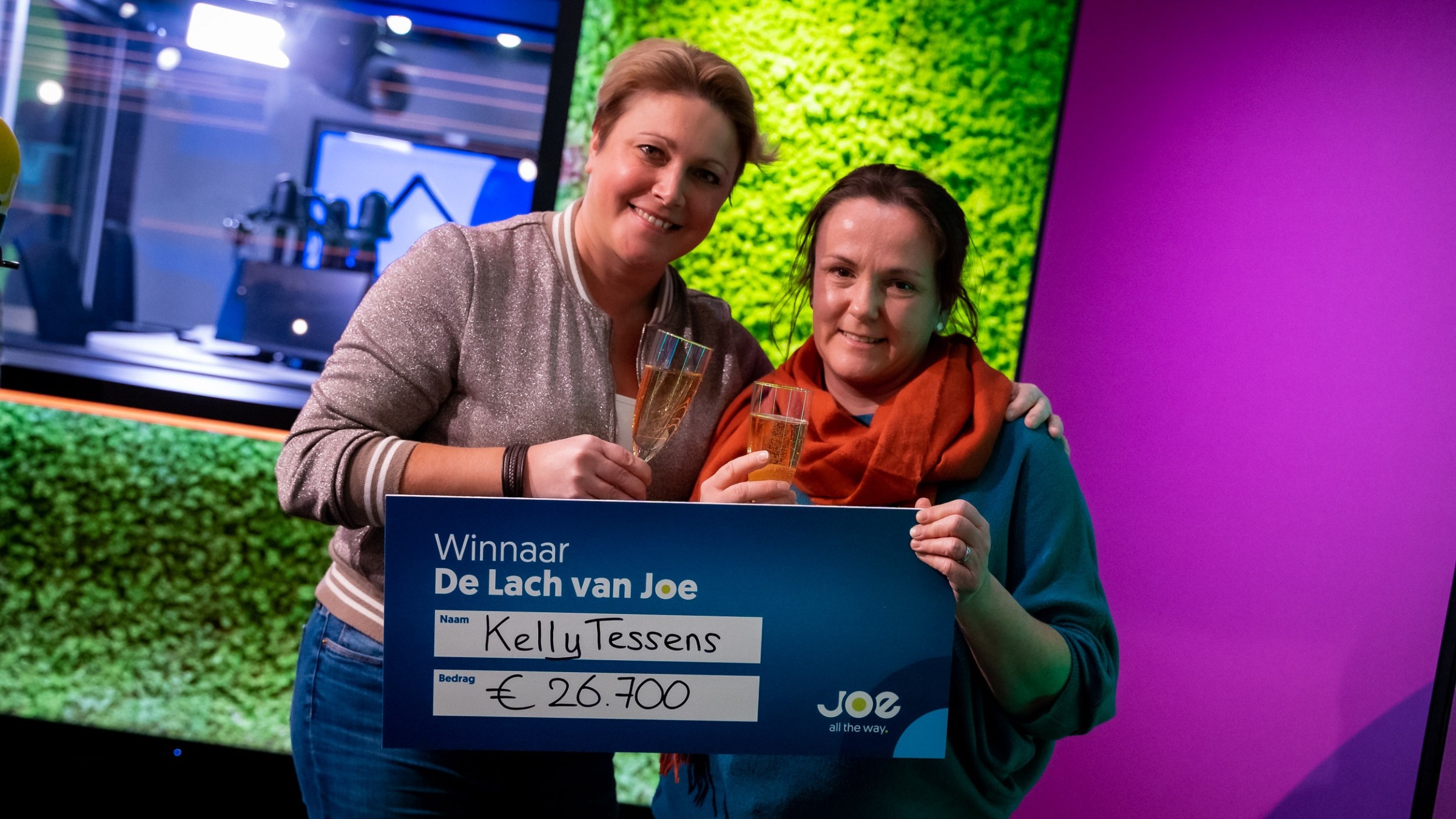 kelly-uit-tessenderlo-wist-de-lach-van-joe-te-ontmaskeren-en-wint-26