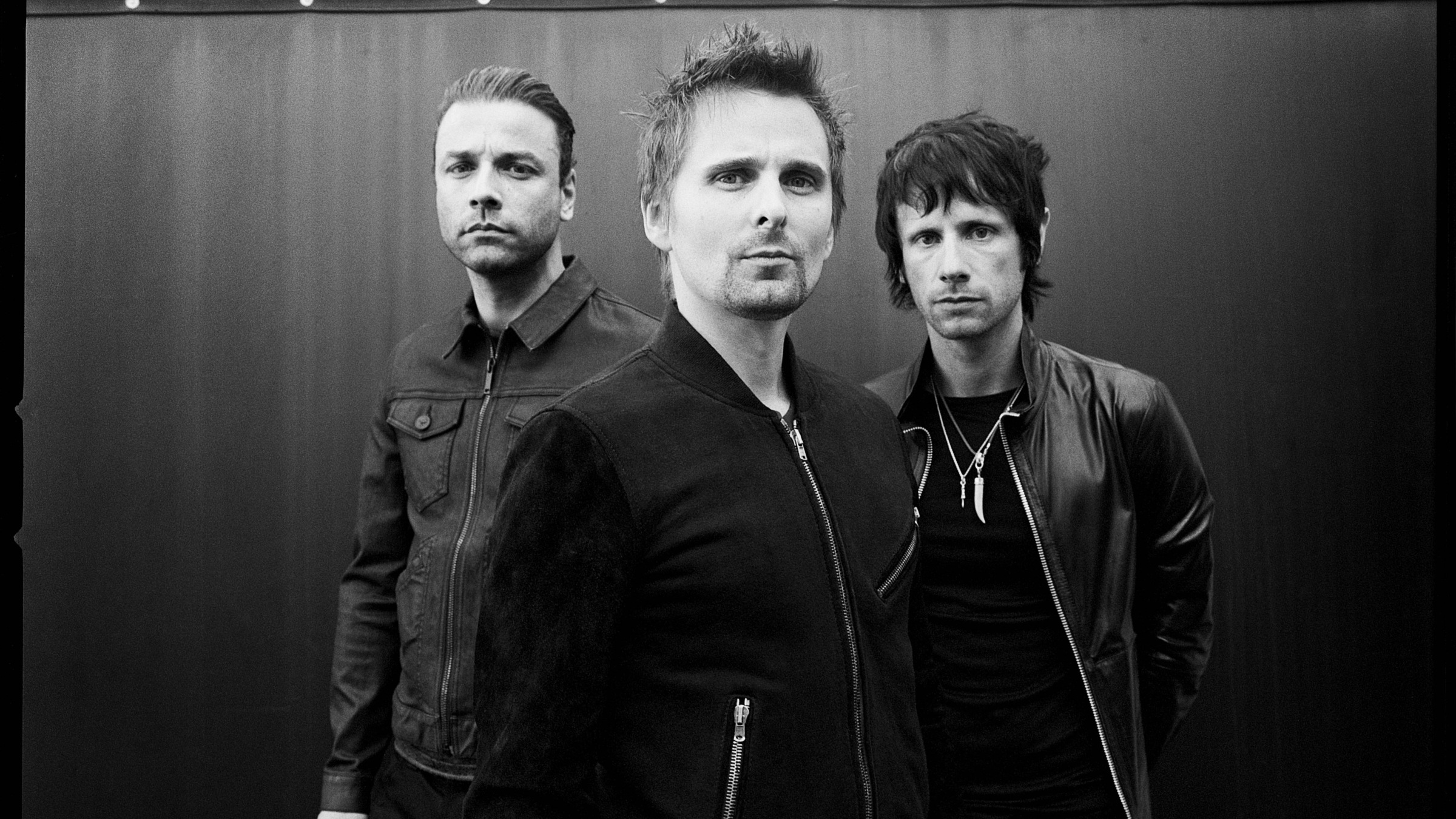 Muse born. Группа Мьюз фото. 144 Muse группа. Muse дискография. Группа Muse Постер.