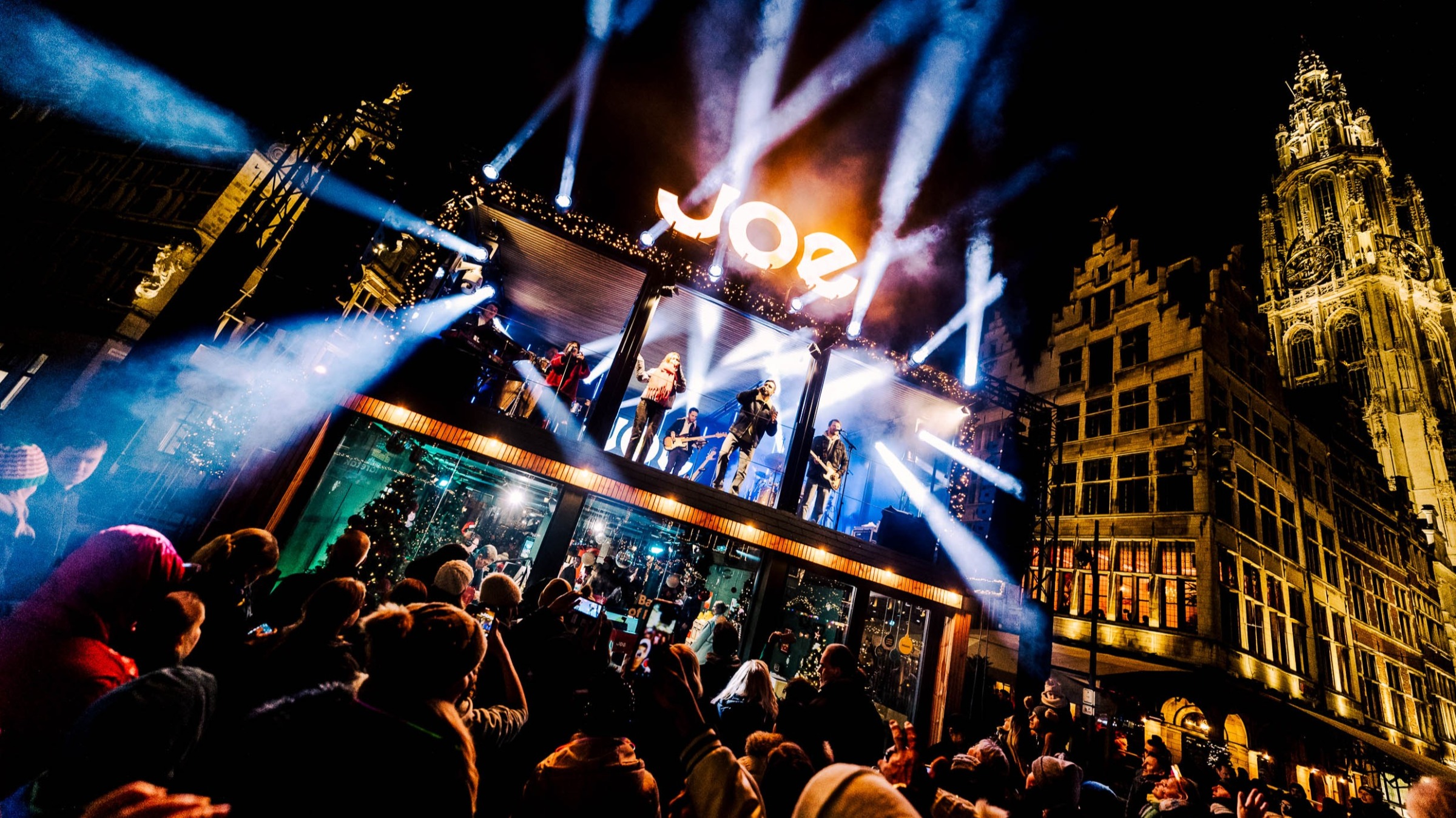 Metejoor voor schitterende opening van het Christmas House JOE